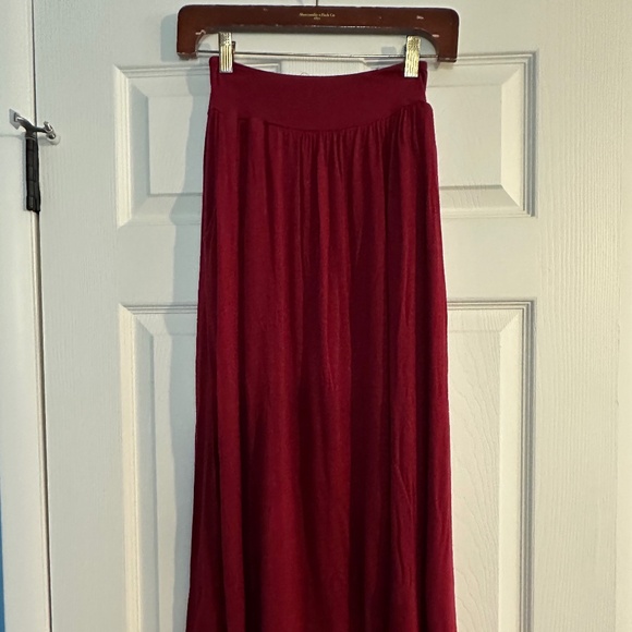 Fashion California Maroon Maxi Skirt w/ Pockets Size Small - Picture 1 of 6